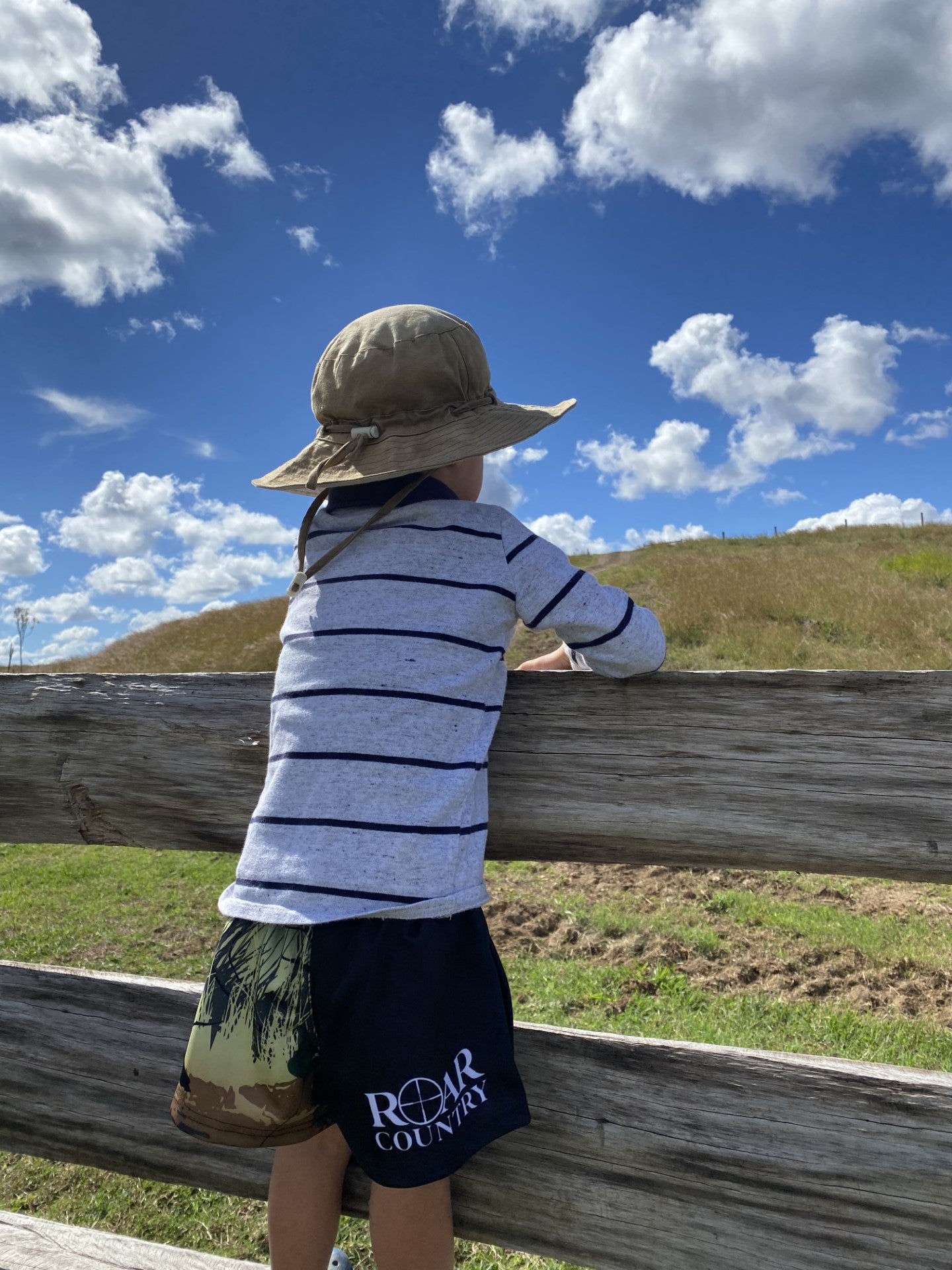 Kids Footy Shorts- GRASSY STAG